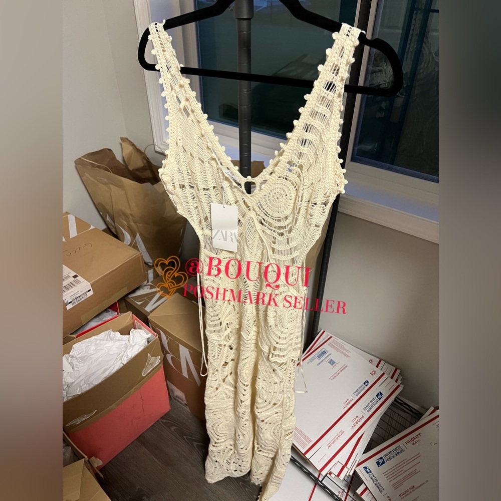 BLOGGERS FAV CUT OUT SIDE CROCHETED DRESS - Picture 3 of 9